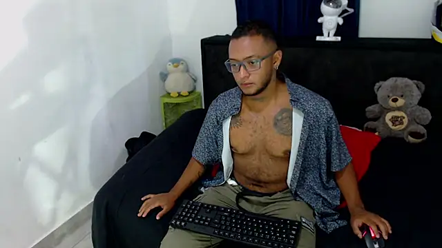 Snapshot of MascTyler chatting on 04/10/26, 08:16 MascTyler online show from 04/10/26, 08:16