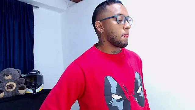 Snapshot of MascTyler chatting on 04/08/26, 11:28 MascTyler online show from 04/08/26, 11:28