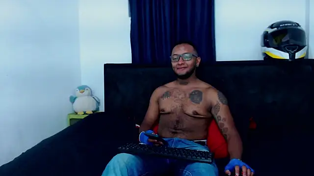 Snapshot of MascTyler chatting on 04/13/26, 01:09 MascTyler online show from 04/13/26, 01:09