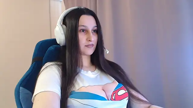 Snapshot of RiffedEye chatting on 04/02/26, 01:51 RiffedEye online show from 04/02/26, 01:51