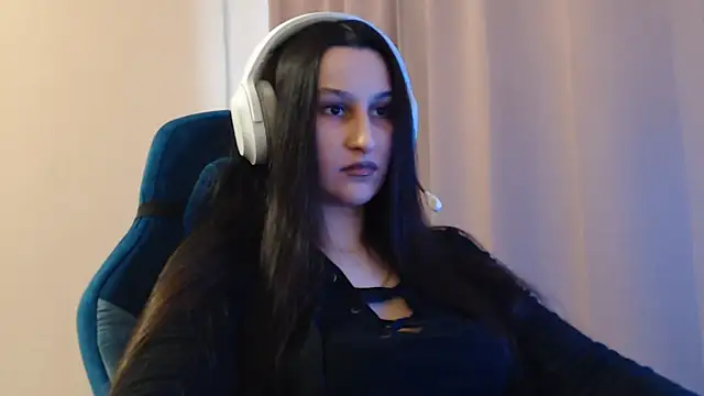 Snapshot of RiffedEye chatting on 03/24/26, 02:17 RiffedEye online show from 03/24/26, 02:17