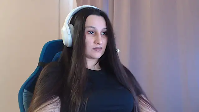 Snapshot of RiffedEye chatting on 04/08/26, 02:07 RiffedEye online show from 04/08/26, 02:07