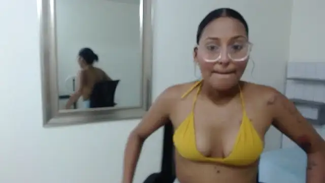 Snapshot of Rubi_Diamond_ chatting on 04/04/26, 08:15 Rubi Diamond online show from 04/04/26, 08:15