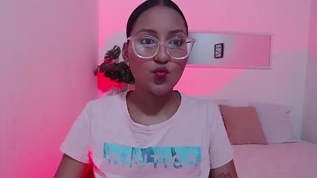 Snapshot of Rubi_Diamond_ chatting on 03/25/26, 07:46 Rubi Diamond online show from 03/25/26, 07:46