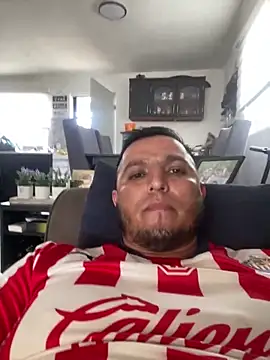 Snapshot of HOTB0Y18 chatting on 04/12/26, 10:57 HOTB0Y18 online show from 04/12/26, 10:57