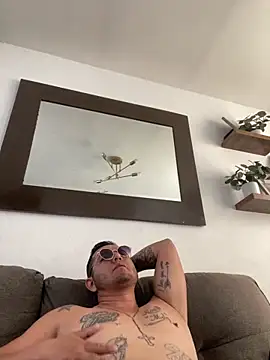 Snapshot of HOTB0Y18 chatting on 03/24/26, 07:47 HOTB0Y18 online show from 03/24/26, 07:47