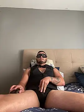 Snapshot of HOTB0Y18 chatting on 04/15/26, 06:01 HOTB0Y18 online show from 04/15/26, 06:01