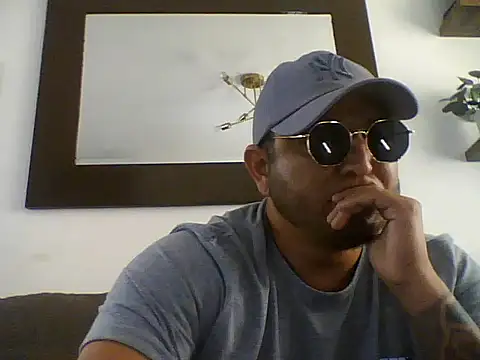 Snapshot of HOTB0Y18 chatting on 04/20/26, 08:21 HOTB0Y18 online show from 04/20/26, 08:21