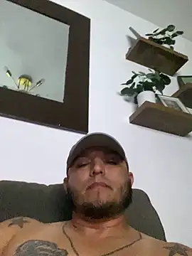 Snapshot of HOTB0Y18 chatting on 04/16/26, 07:42 HOTB0Y18 online show from 04/16/26, 07:42