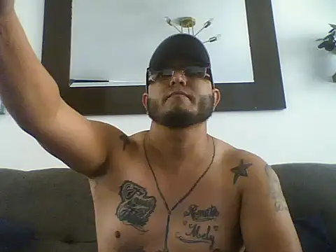 Snapshot of HOTB0Y18 chatting on 04/14/26, 07:41 HOTB0Y18 online show from 04/14/26, 07:41