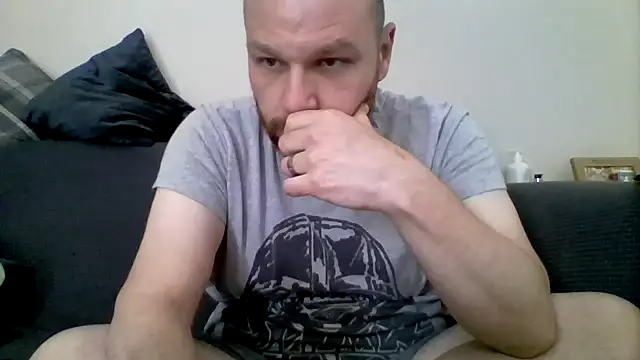 Snapshot of pitch_122 chatting on 05/29/26, 10:43 pitch 122 online show from 05/29/26, 10:43