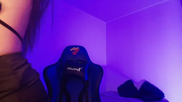 Snapshot of Nicolwhitee chatting on 04/14/26, 12:10 Nicolwhitee online show from 04/14/26, 12:10