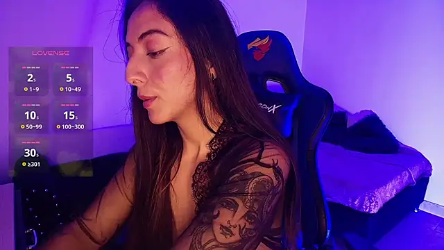 Nicolwhitee online show from 05/03/26, 12:05