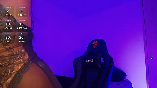 Snapshot of Nicolwhitee chatting on 04/13/26, 12:09 Nicolwhitee online show from 04/13/26, 12:09