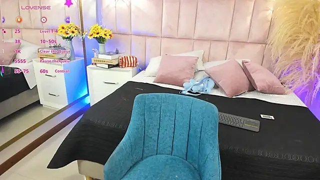 Snapshot of Honney_Taylor chatting on 04/03/26, 06:58 Honney Taylor online show from 04/03/26, 06:58