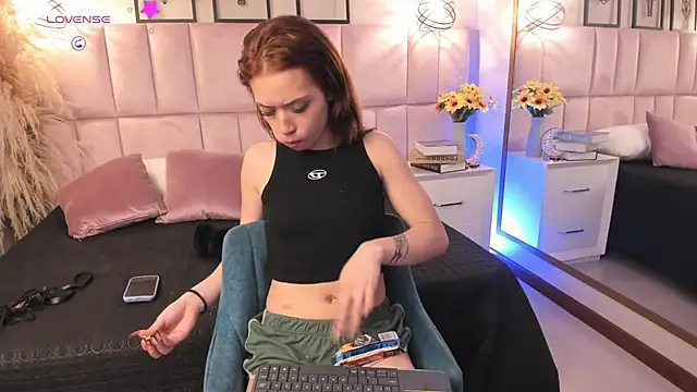 Snapshot of Honney_Taylor chatting on 04/01/26, 08:48 Honney Taylor online show from 04/01/26, 08:48