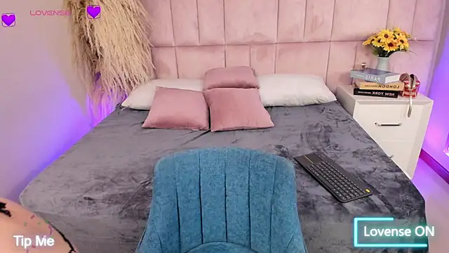 Snapshot of Honney_Taylor chatting on 04/14/26, 08:14 Honney Taylor online show from 04/14/26, 08:14