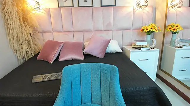 Snapshot of Honney_Taylor chatting on 03/31/26, 08:44 Honney Taylor online show from 03/31/26, 08:44