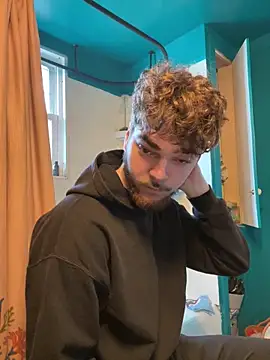 Snapshot of dommydom7177 chatting on 04/01/26, 01:41 dommydom7177 online show from 04/01/26, 01:41