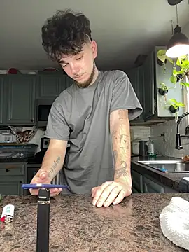 Snapshot of dommydom7177 chatting on 04/03/26, 05:08 dommydom7177 online show from 04/03/26, 05:08