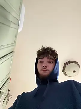 Snapshot of dommydom7177 chatting on 04/05/26, 09:32 dommydom7177 online show from 04/05/26, 09:32