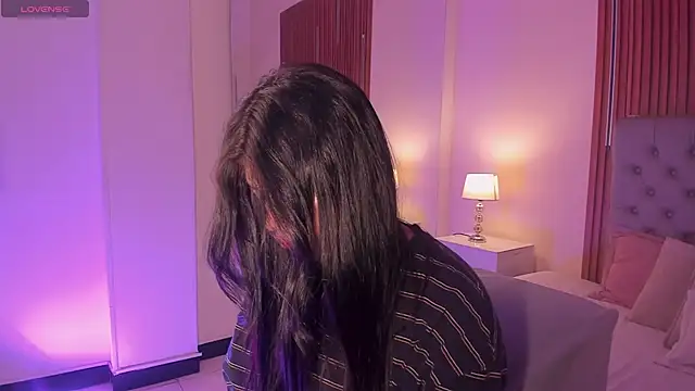 LiaSalvatore online show from 04/04/26, 12:45