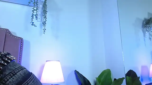 shiny foxeyes online show from 04/01/26, 09:34