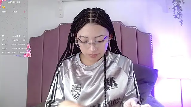 shiny foxeyes online show from 04/10/26, 08:05