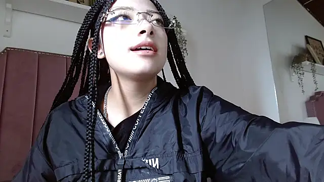 shiny foxeyes online show from 04/07/26, 09:38