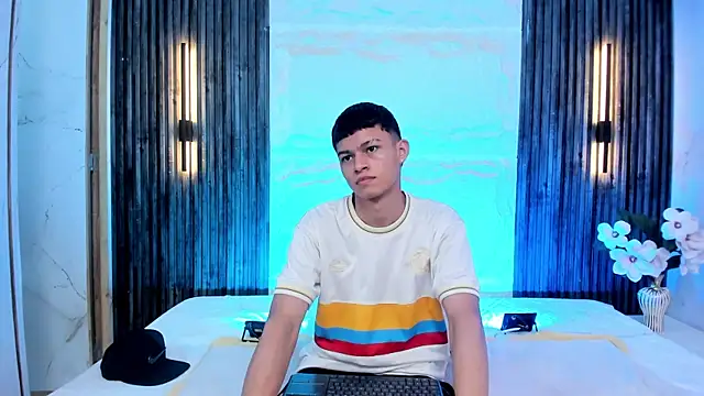 Snapshot of Apolo_jonnes chatting on 04/06/26, 05:08 Apolo jonnes online show from 04/06/26, 05:08