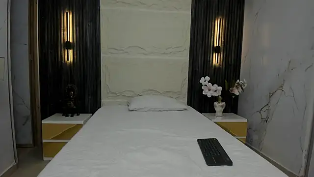 Snapshot of Apolo_jonnes chatting on 04/15/26, 02:39 Apolo jonnes online show from 04/15/26, 02:39