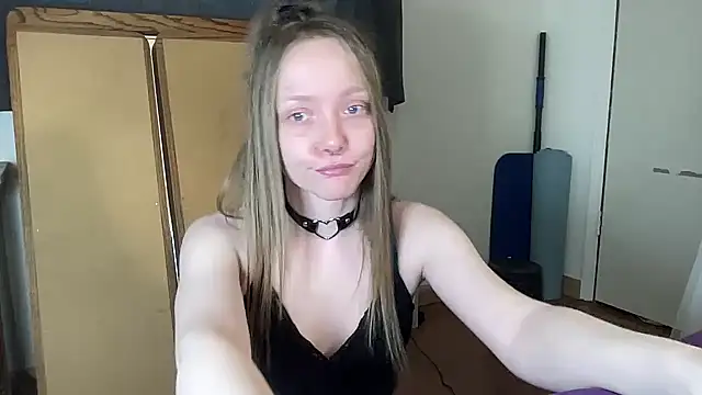 ElfGirlAna online show from 05/07/26, 03:15