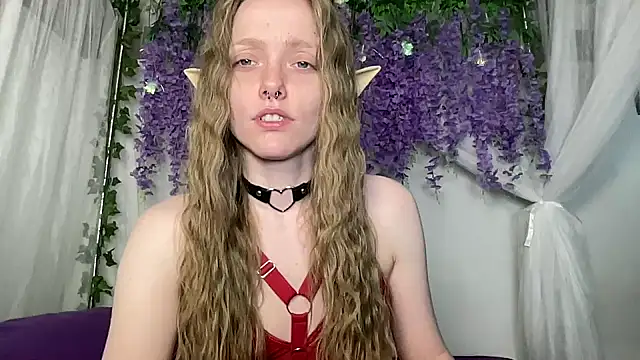 ElfGirlAna online show from 06/25/26, 02:44