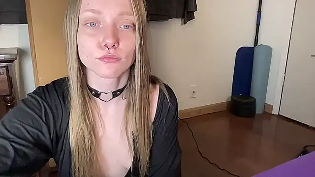 ElfGirlAna online show from 05/06/26, 03:27