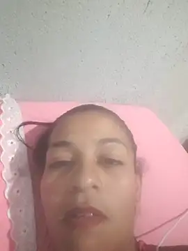 Snapshot of Beatriz2211 chatting on 04/15/26, 03:12 Beatriz2211 online show from 04/15/26, 03:12