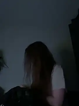 LizzieZ1975 online show from 05/04/26, 12:03