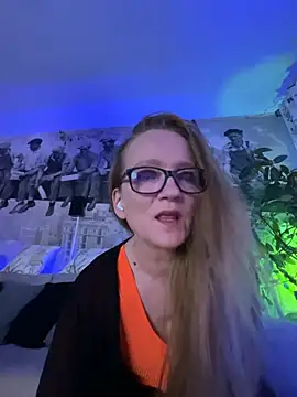 LizzieZ1975 online show from 05/23/26, 08:30
