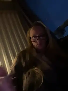 LizzieZ1975 online show from 06/25/26, 11:21