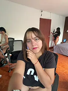 Snapshot of angel_rousse01 chatting on 04/06/26, 12:50 angel rousse01 online show from 04/06/26, 12:50