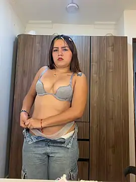 Snapshot of angel_rousse01 chatting on 04/10/26, 01:18 angel rousse01 online show from 04/10/26, 01:18