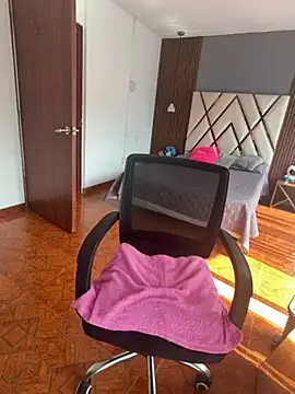 Snapshot of Noa_rousse01 chatting on 04/13/26, 08:02 Noa rousse01 online show from 04/13/26, 08:02