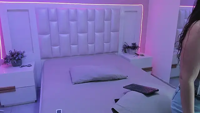 KylieLumi online show from 04/01/26, 11:55