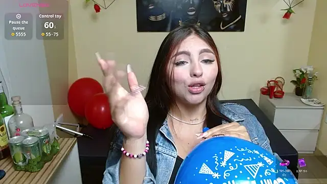 Snapshot of Miley_Clarck chatting on 04/13/26, 12:53 Miley Clarck online show from 04/13/26, 12:53