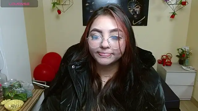 Snapshot of Miley_Clarck chatting on 04/14/26, 12:32 Miley Clarck online show from 04/14/26, 12:32