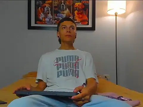 Noahh Saky online show from 04/08/26, 03:52