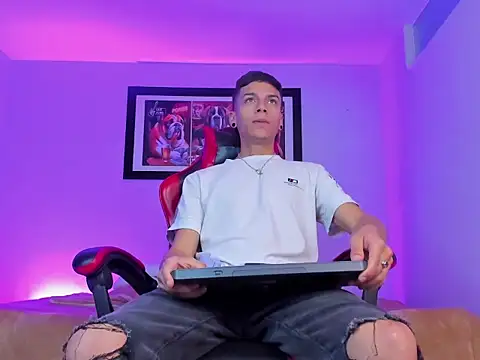 Noahh Saky online show from 04/24/26, 03:08