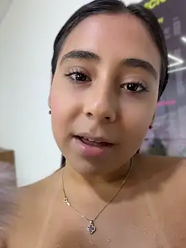 Snapshot of MelodyRey__ chatting on 04/15/26, 12:38 MelodyRey online show from 04/15/26, 12:38