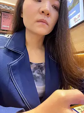 Snapshot of lucyxiaolulu chatting on 04/13/26, 03:32 lucyxiaolulu online show from 04/13/26, 03:32