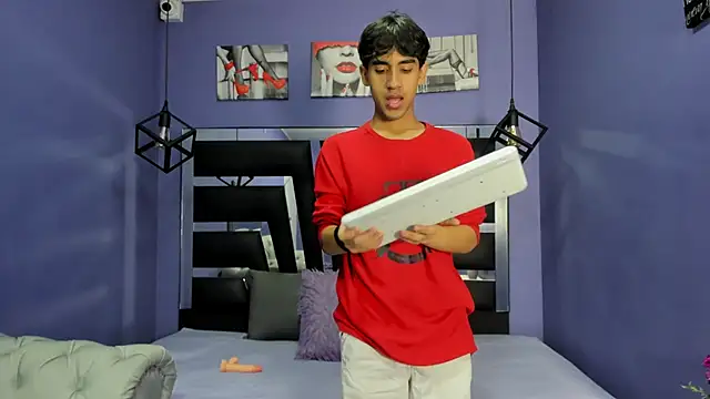  ArchieBlu  online show from 04/01/26, 03:19