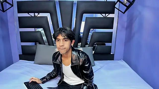  ArchieBlu  online show from 03/22/26, 03:21